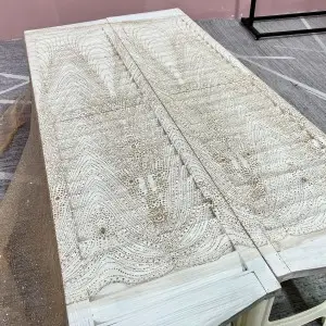 gold curving pattern glued glitter