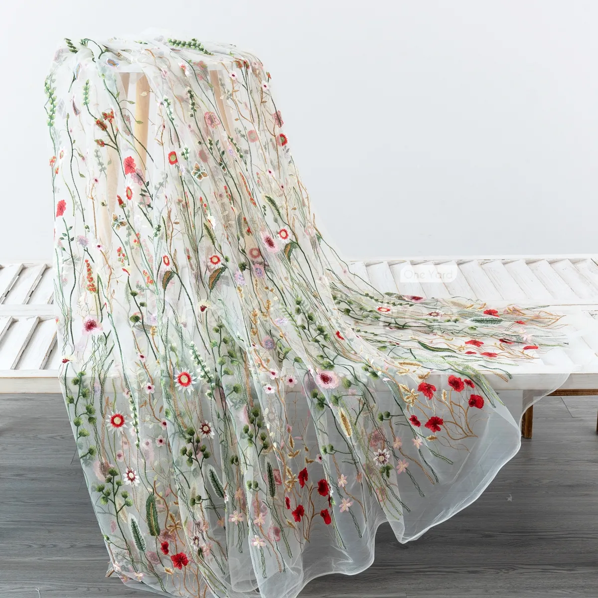 関税込 品格 ドルチェ＆ガッバーナ フーディ フラワー 鶴 刺繍 立体の花咲く春色刺繍の三角ストール – ONE PEACE ONLINE