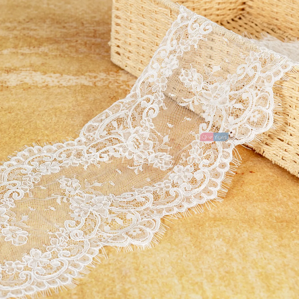 scalloped eyelash lace trim