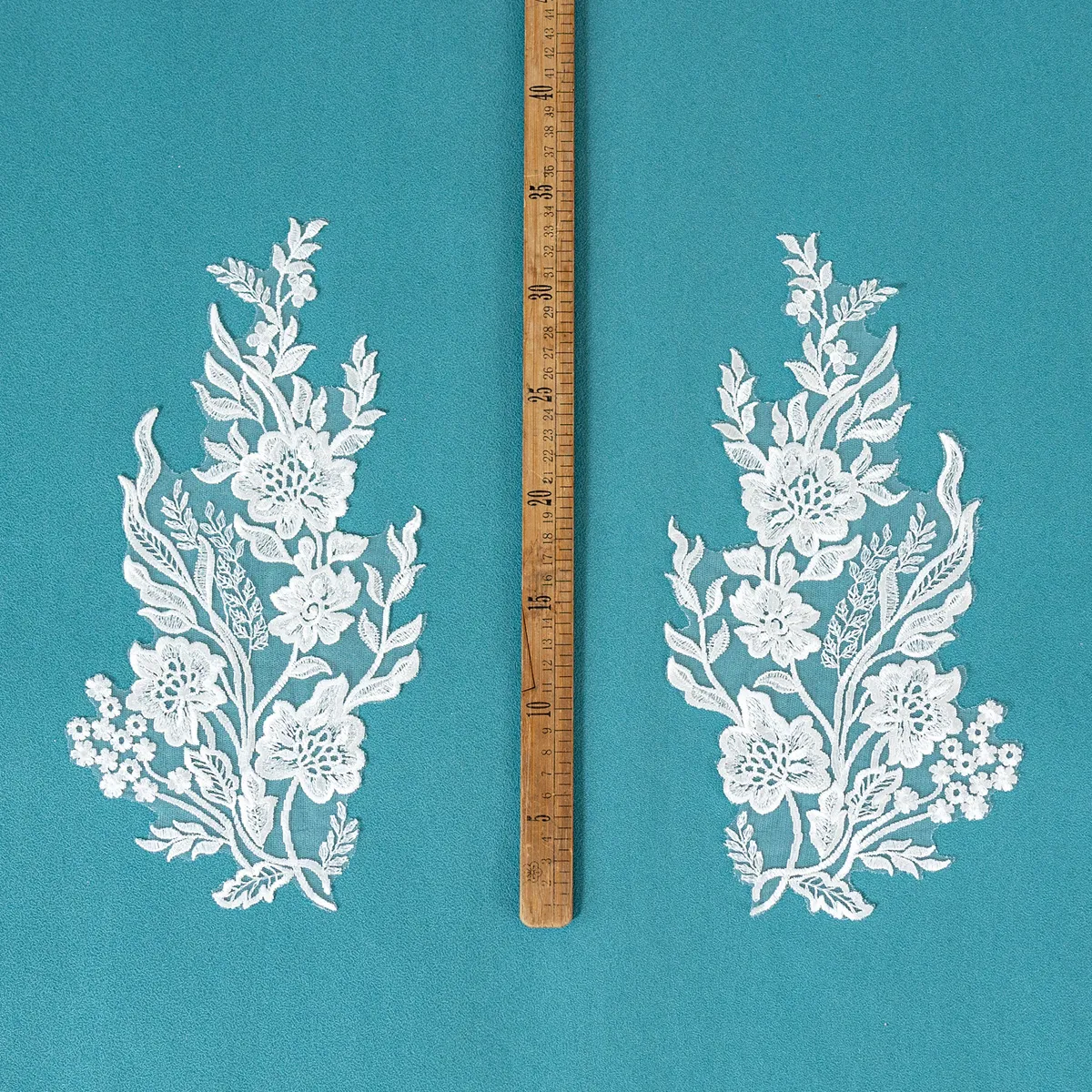 floral pattern lace applique for bridal gowns