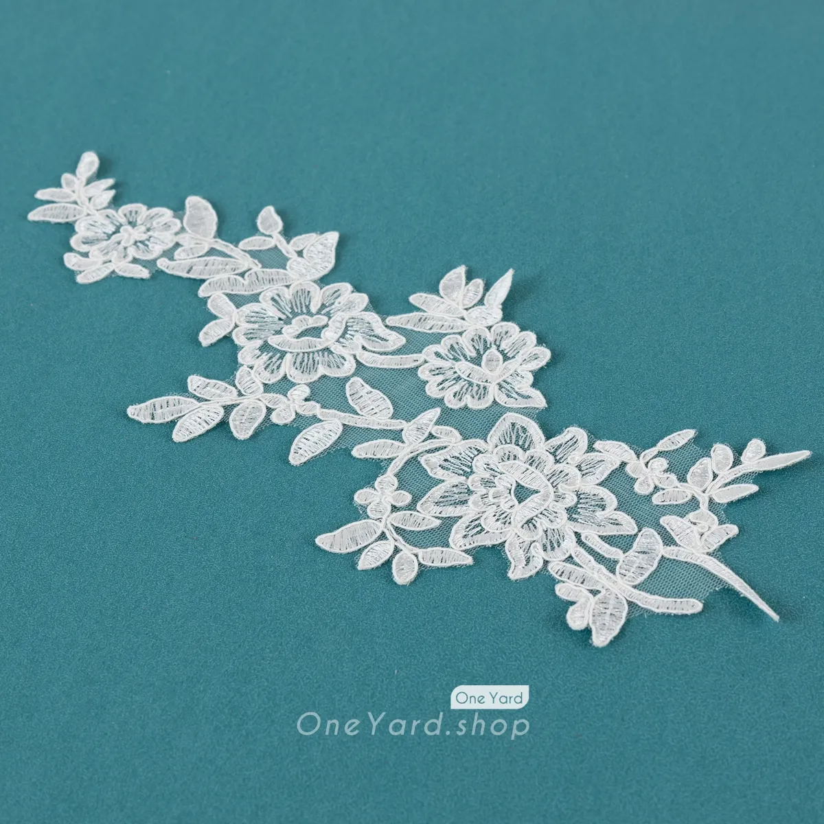 ivory corded floral lace appliques are for sale in 1 pair