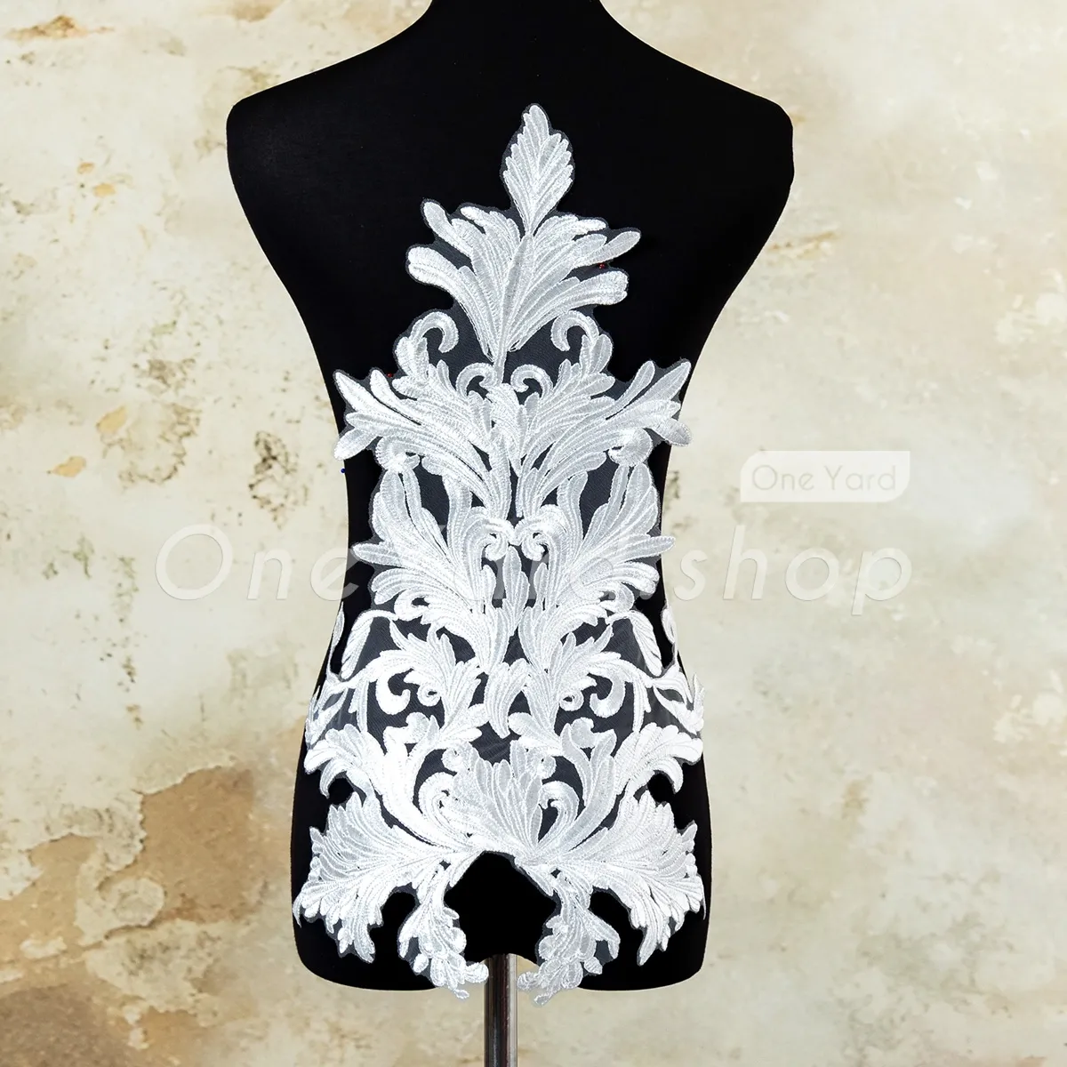 large symmetrical leaf lace applique