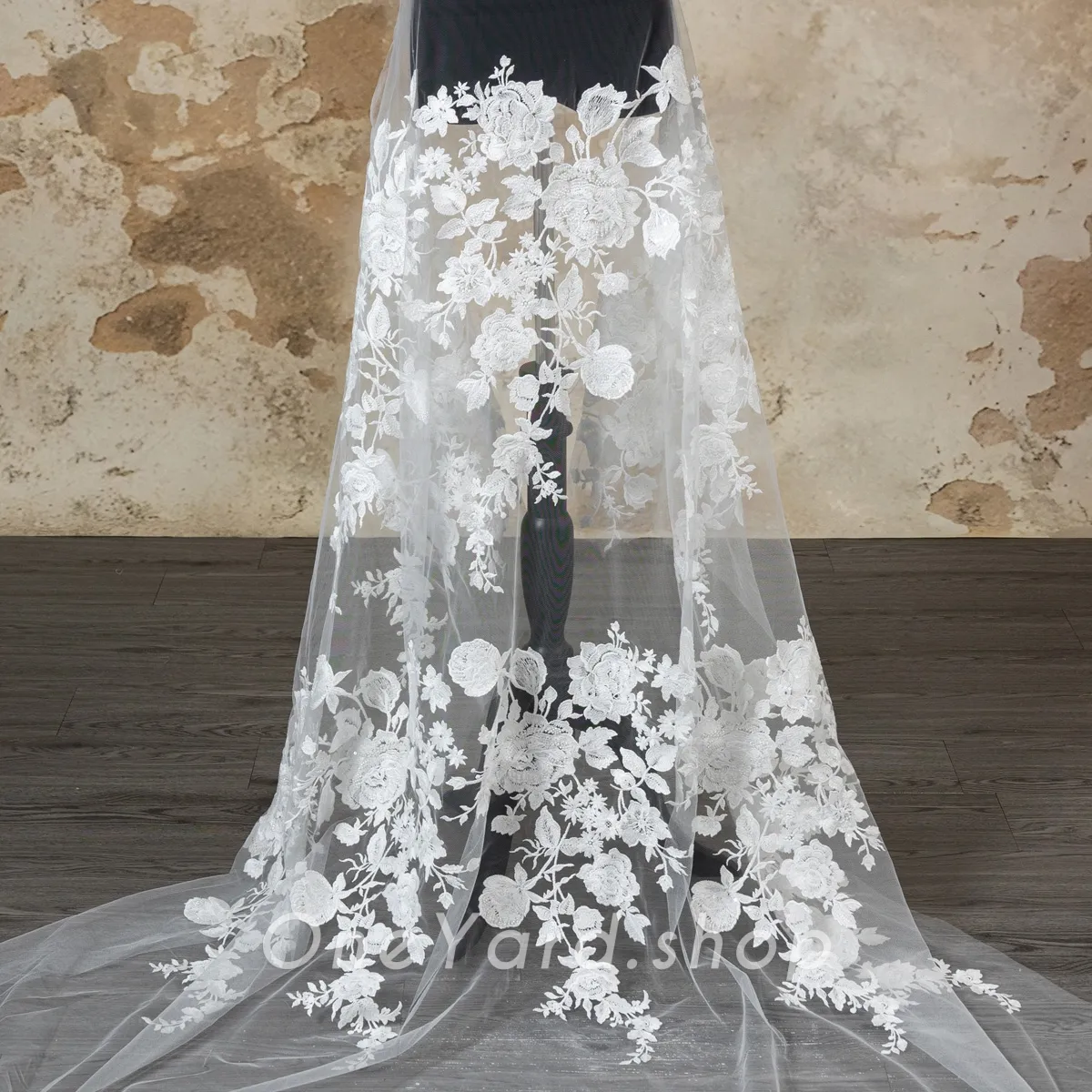 shimmering sequinned large flower pattern lace