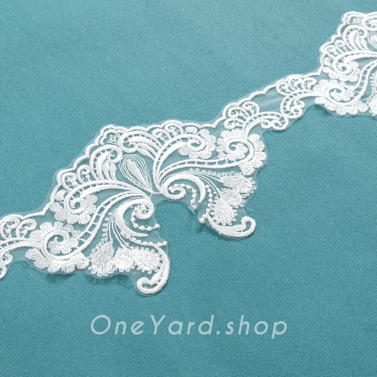 continuous scalloped off white lace border