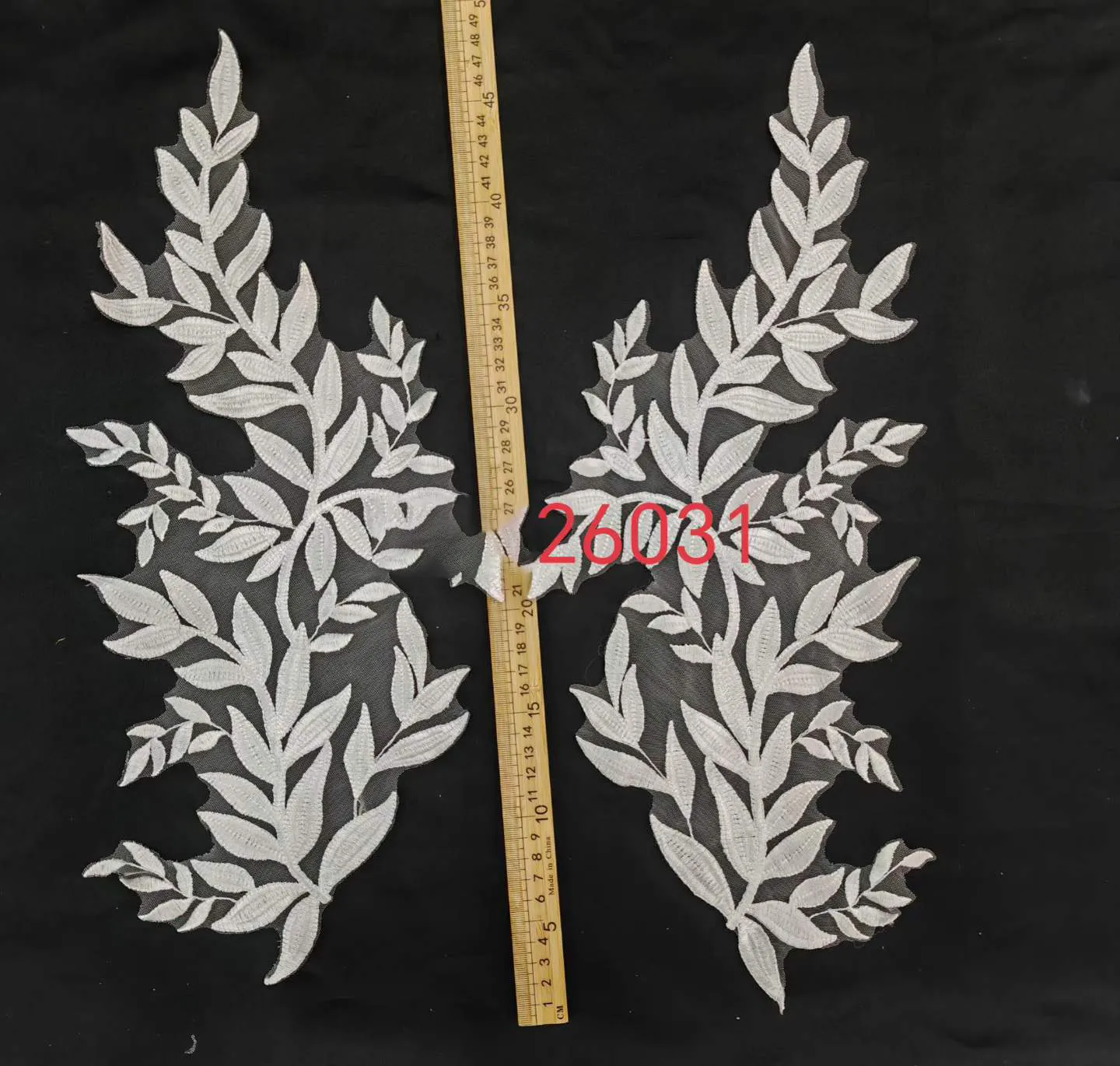 symmetrical matte leafy branch lace applique pair