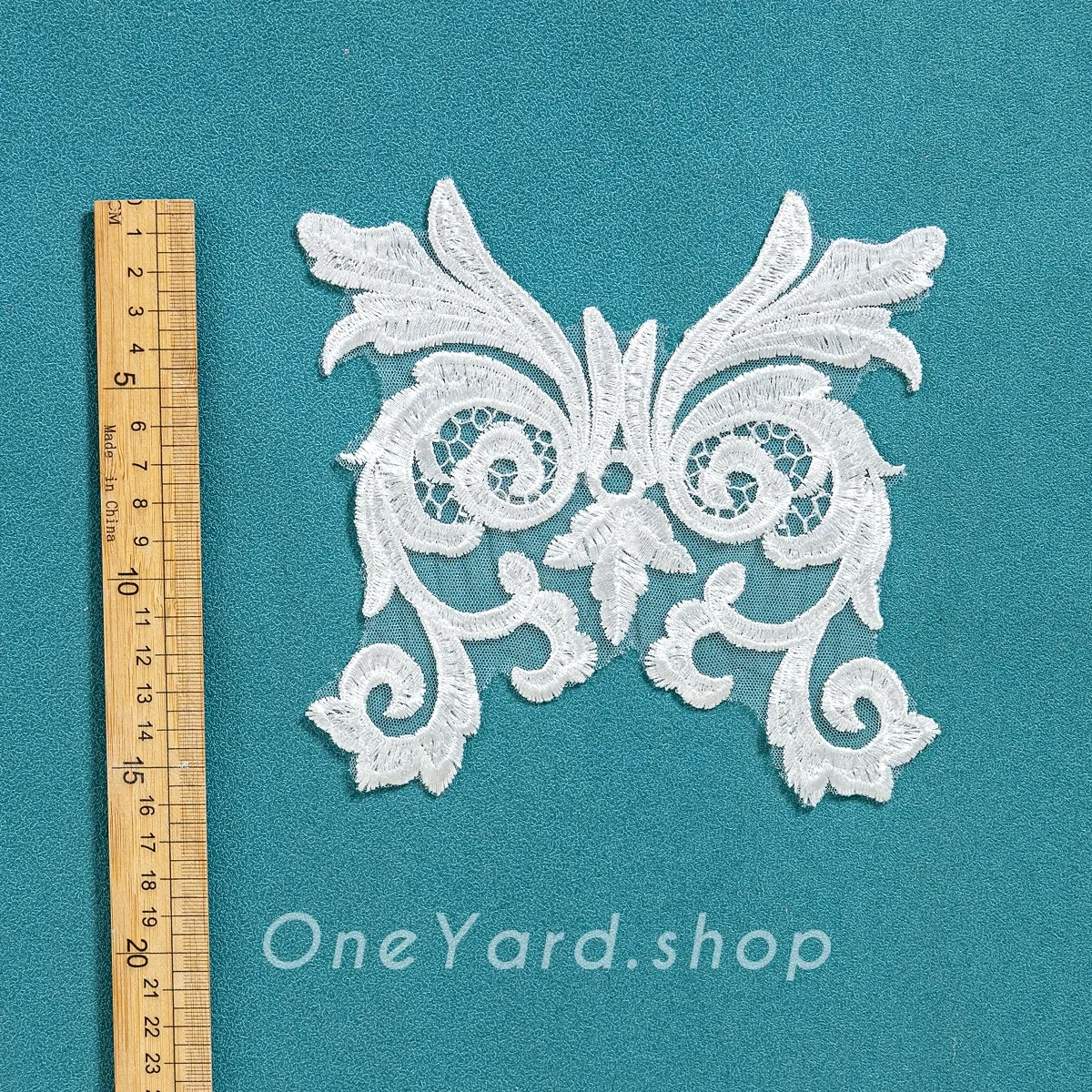 16cm baroque style sequinned scrollwork lace applique