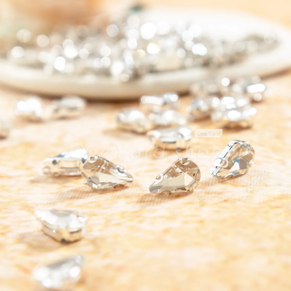 teardrop clear plastic crystals teardrop clear plastic crystals