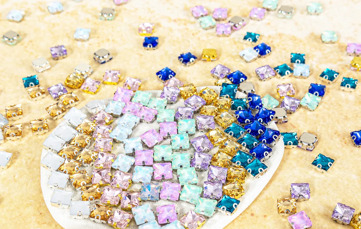 11 5mm square sew on glass crystals