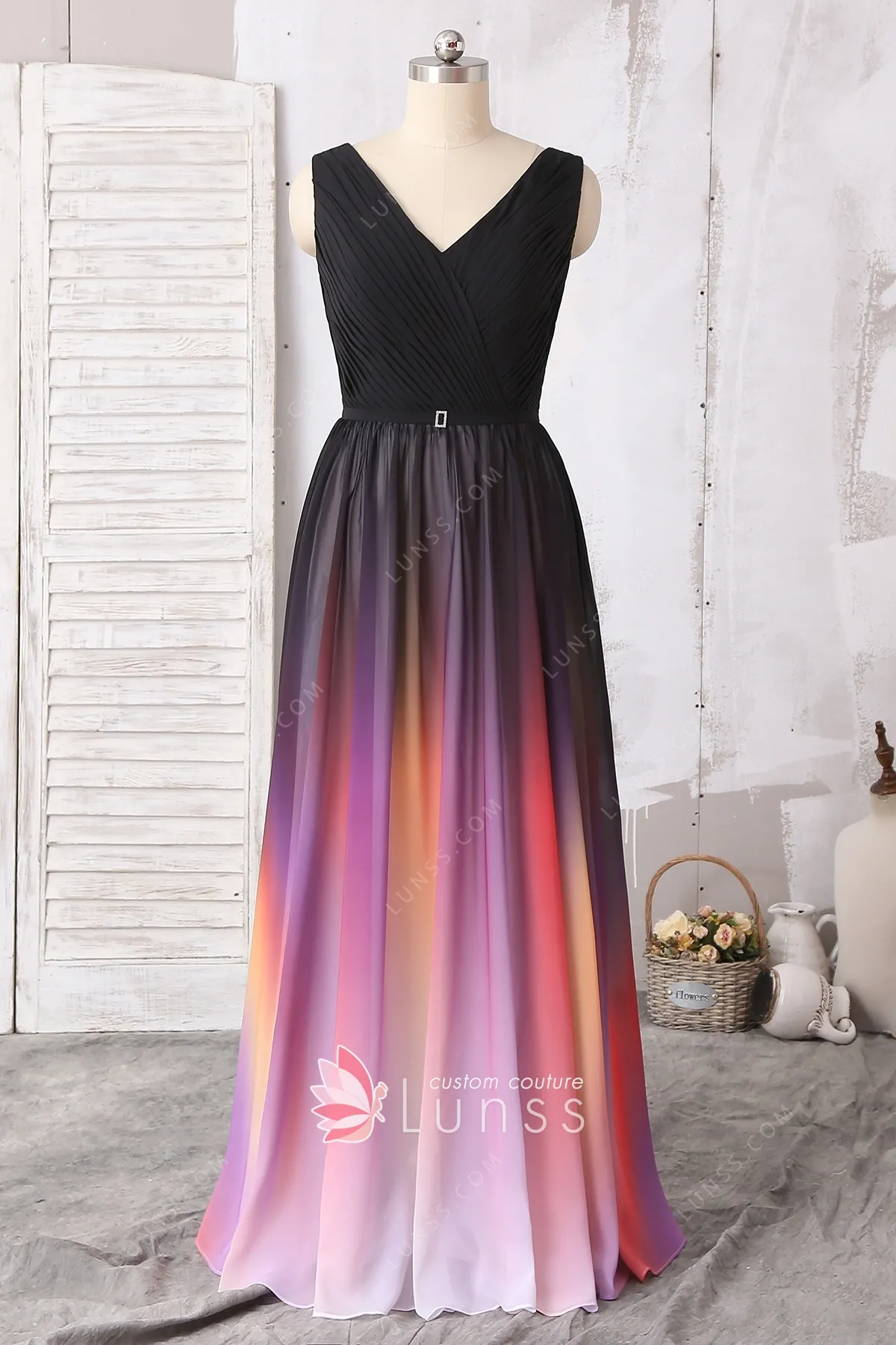 abito in chiffon ombre dal nero al rosso e viola