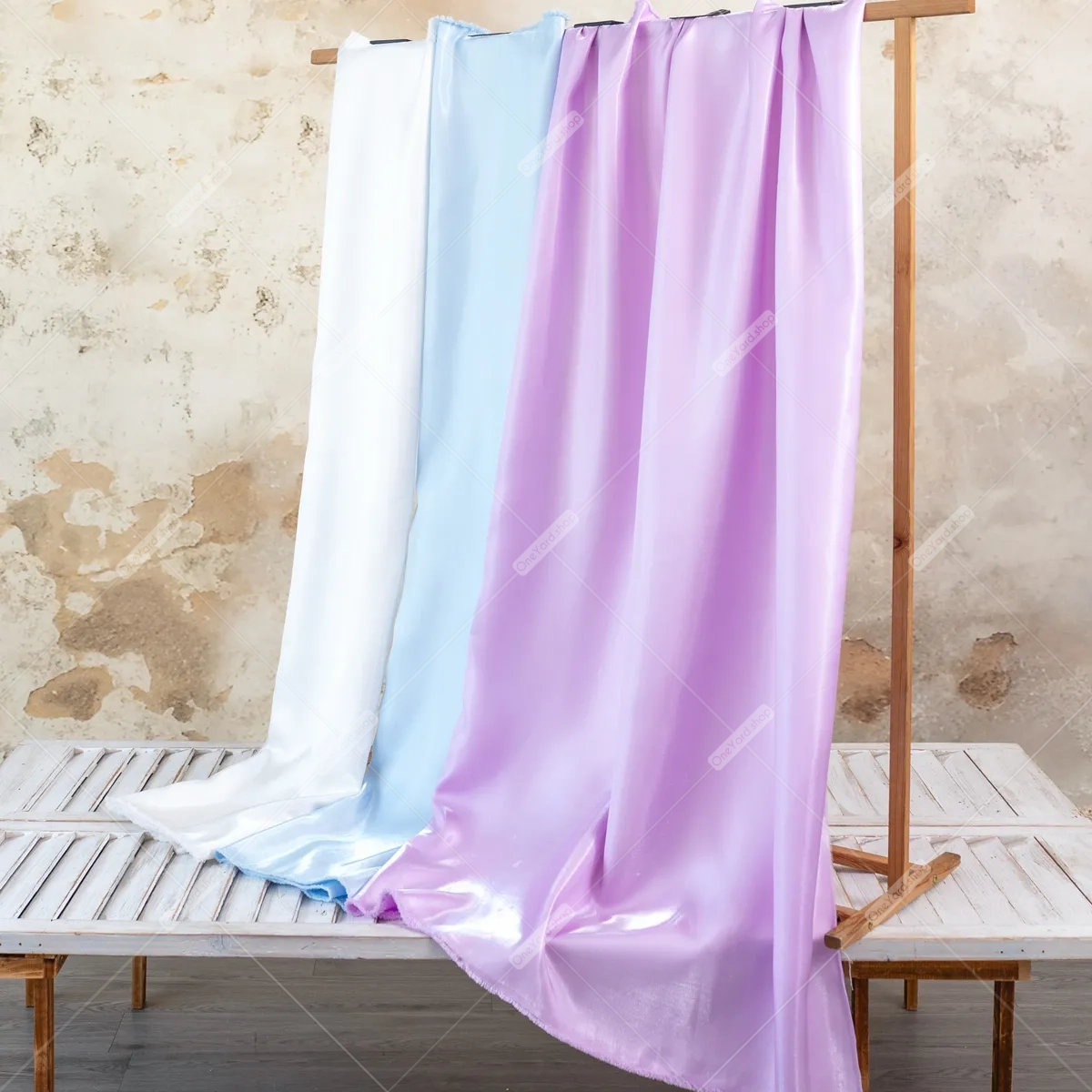 luxurious smooth surface and high sheen satin