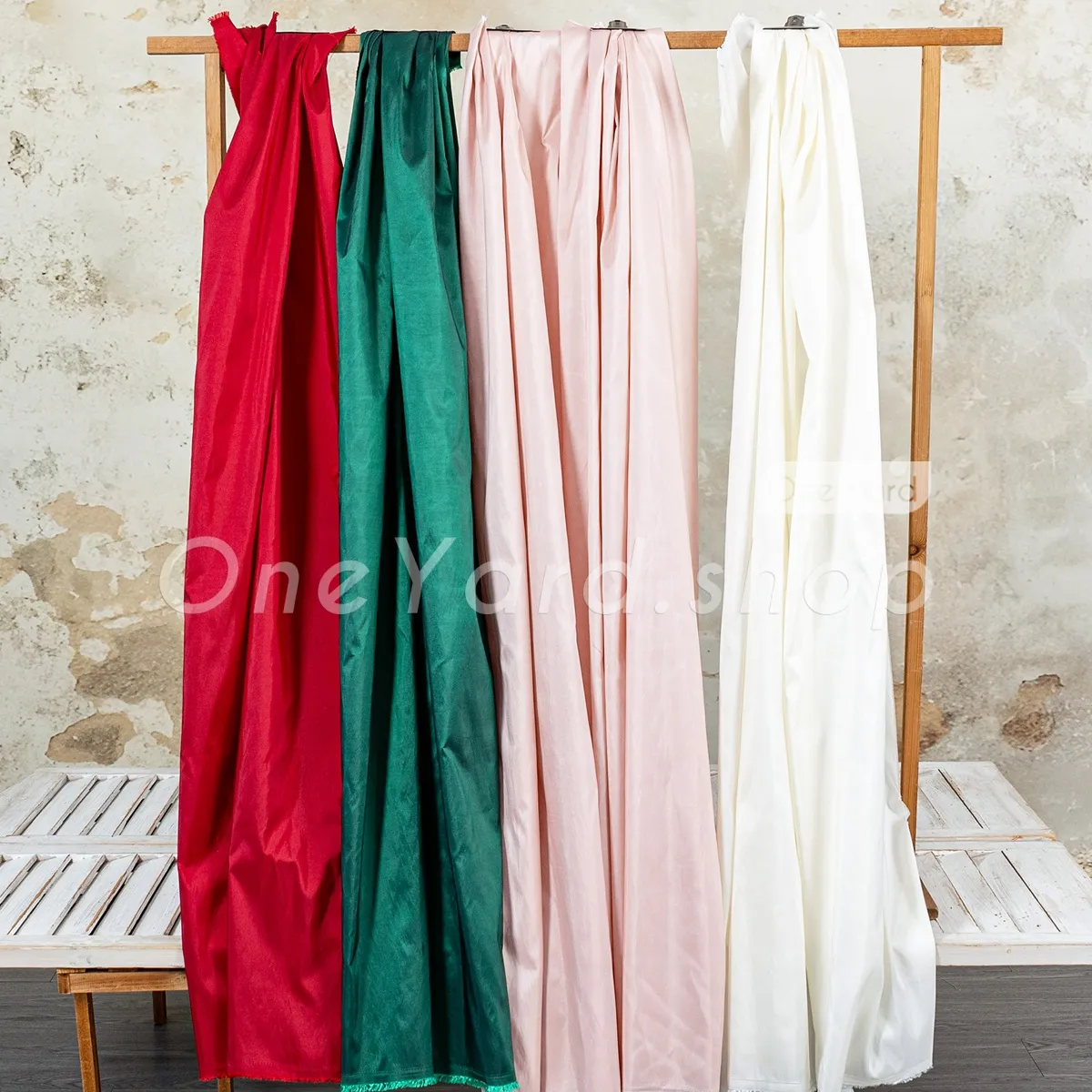 emulating the classic silk dupioni with slubbed surface emulating the classic silk dupioni with slubbed surface