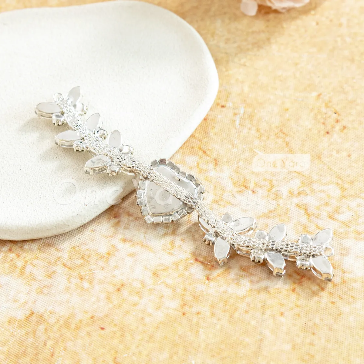 glass crystals and alloy embellishment for bodices glass crystals and alloy embellishment for bodices